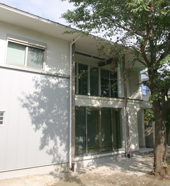 A邸